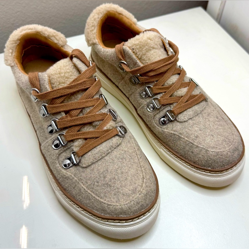 Crown Vintage Sneakers Womens 6 Beige Kalita Low Top Lace Up Faux Fur Casual